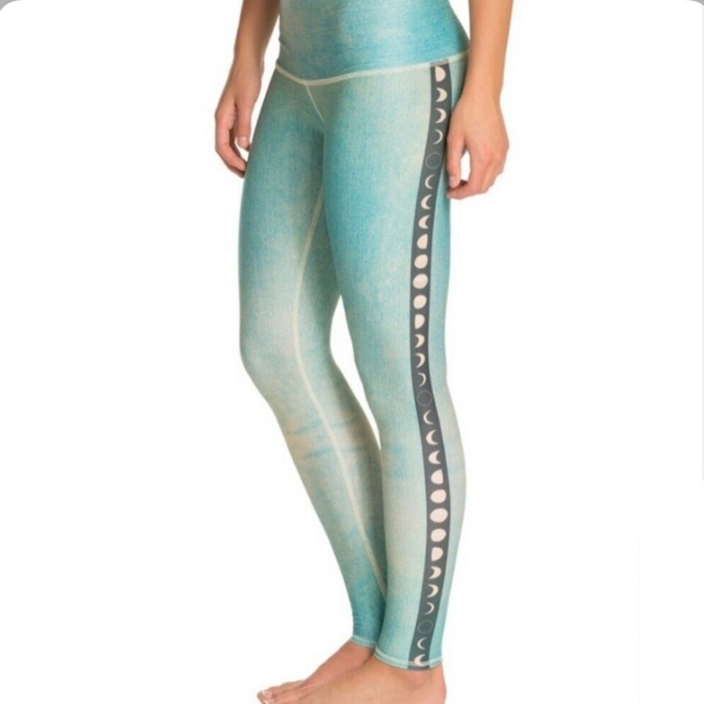Teeki green moon phase size M leggings